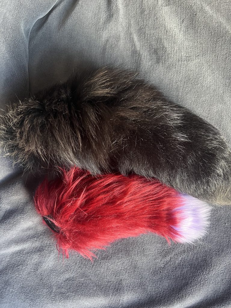 Auction item: Two tails by Thlayli